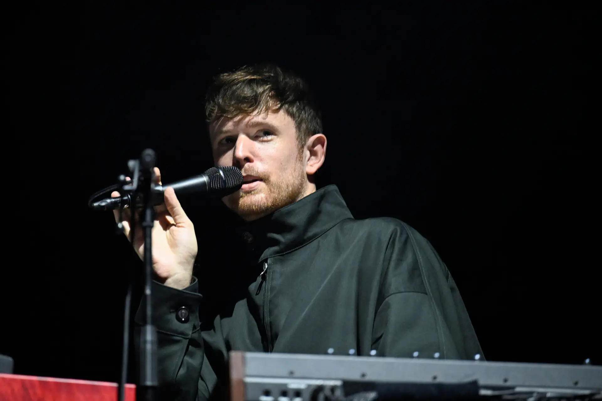 “Gozar com os Coldplay já não é fixe! Não podemos mudar a forma como nos vestimos? A sério, isto irrita-me””