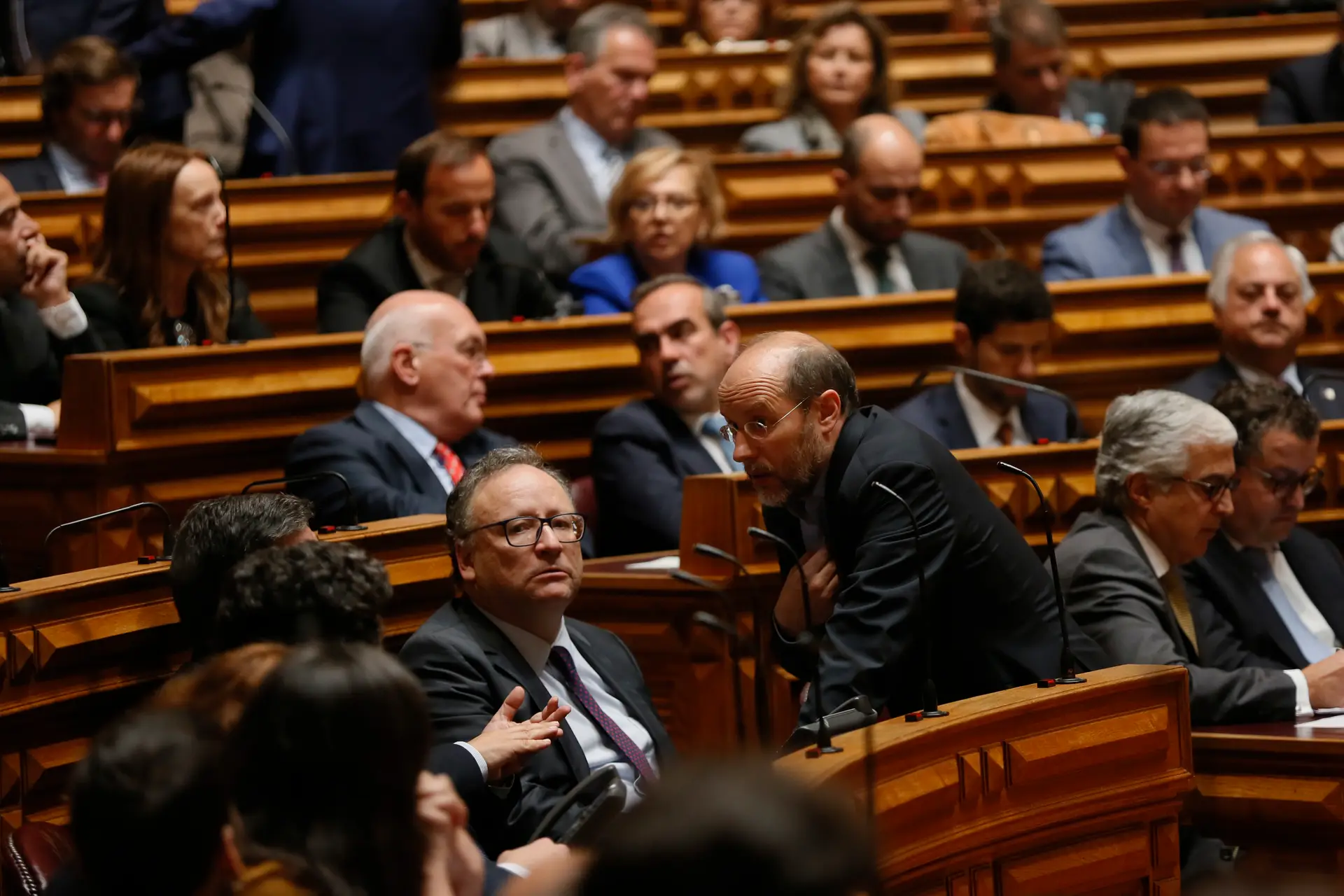 "Continuação de abril" ou "revisionismo histórico"? Direita vence esquerda e 25 de Novembro passa a ter sessão solene