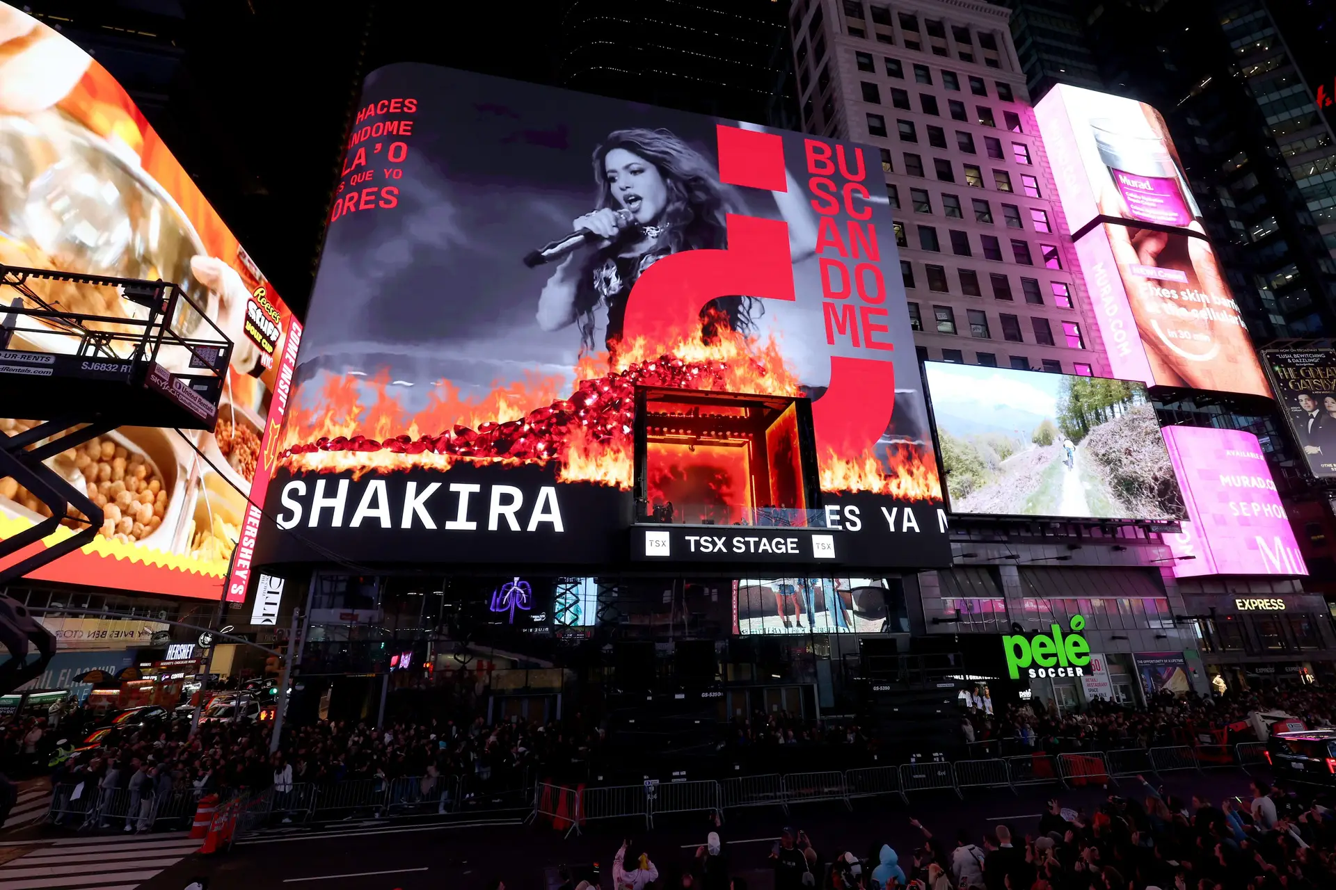 A surpresa de Shakira em Times Square: espetáculo para 40 mil pessoas