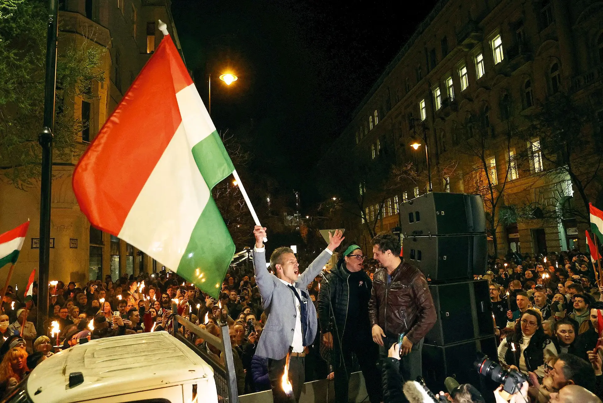 Milhares na rua a exigir a demissão de Viktor Orbán