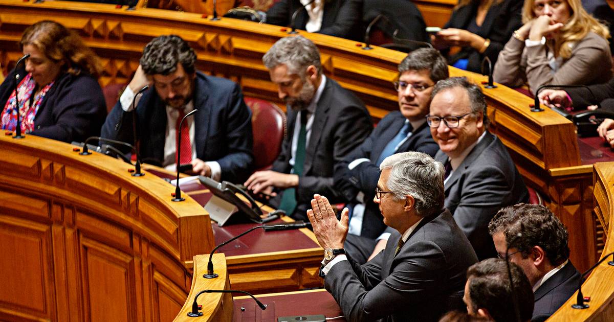 Assis quis desistir de novas votações, rotação incomodou Aguiar-Branco: os bastidores da eleição do presidente do Parlamento
