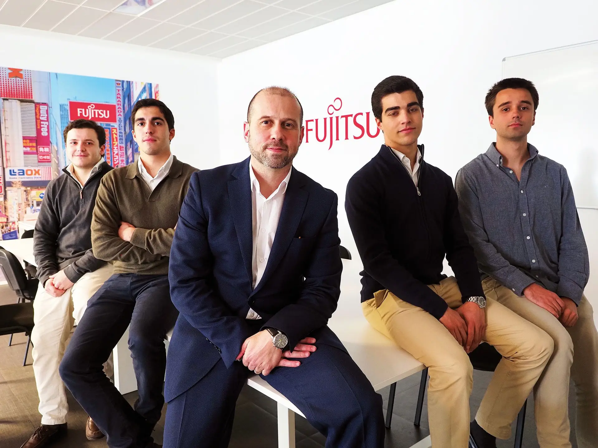 Alexandre Ferreira, ao centro, com elementos da equipa Fujitsu/Antinozes