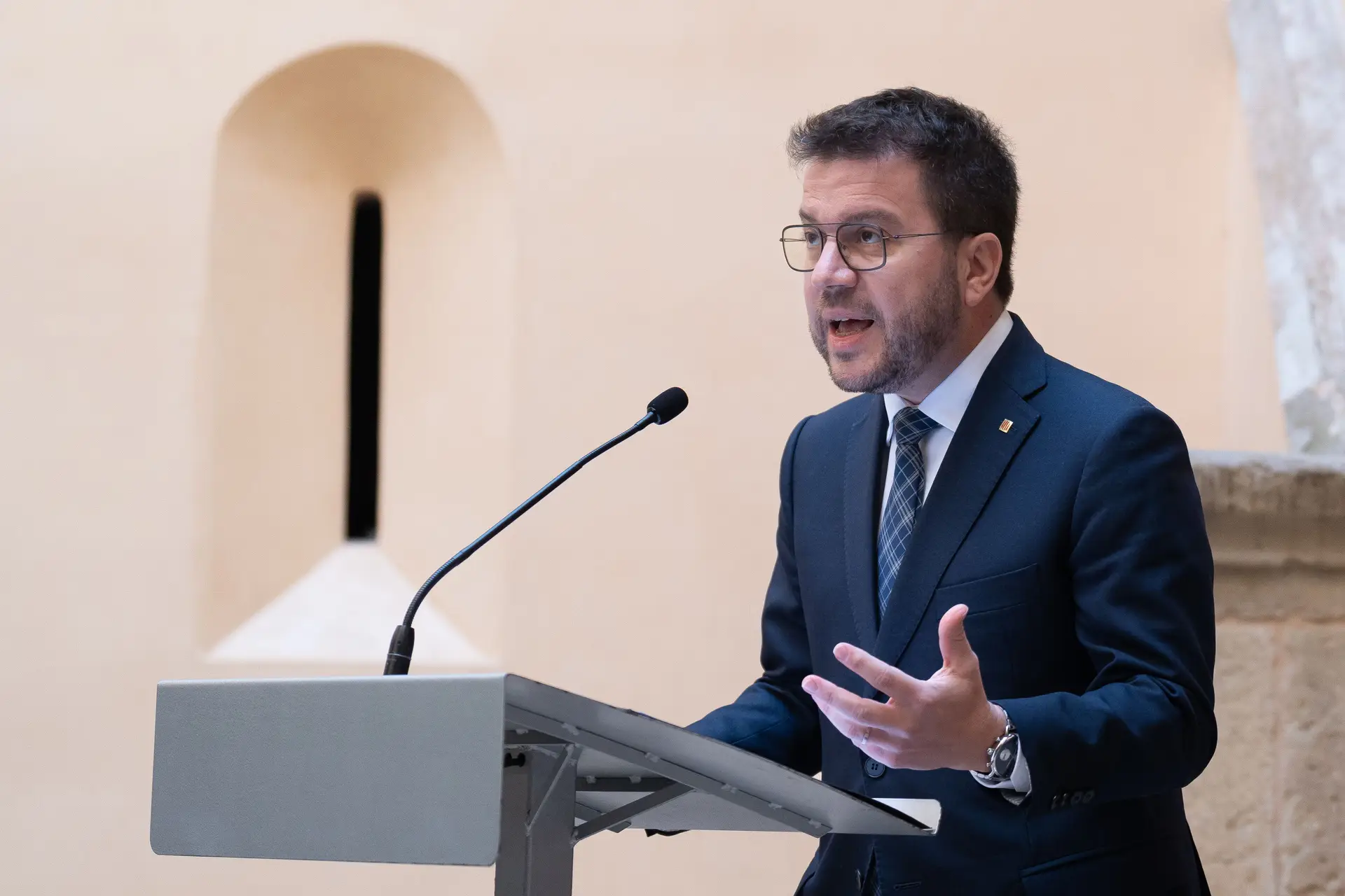 O presidente do governo regional da Catalunha, Pere Aragonès, apresentou em Barcelona uma proposta de referendo de autodeterminação a negociar com o Executivo espanhol