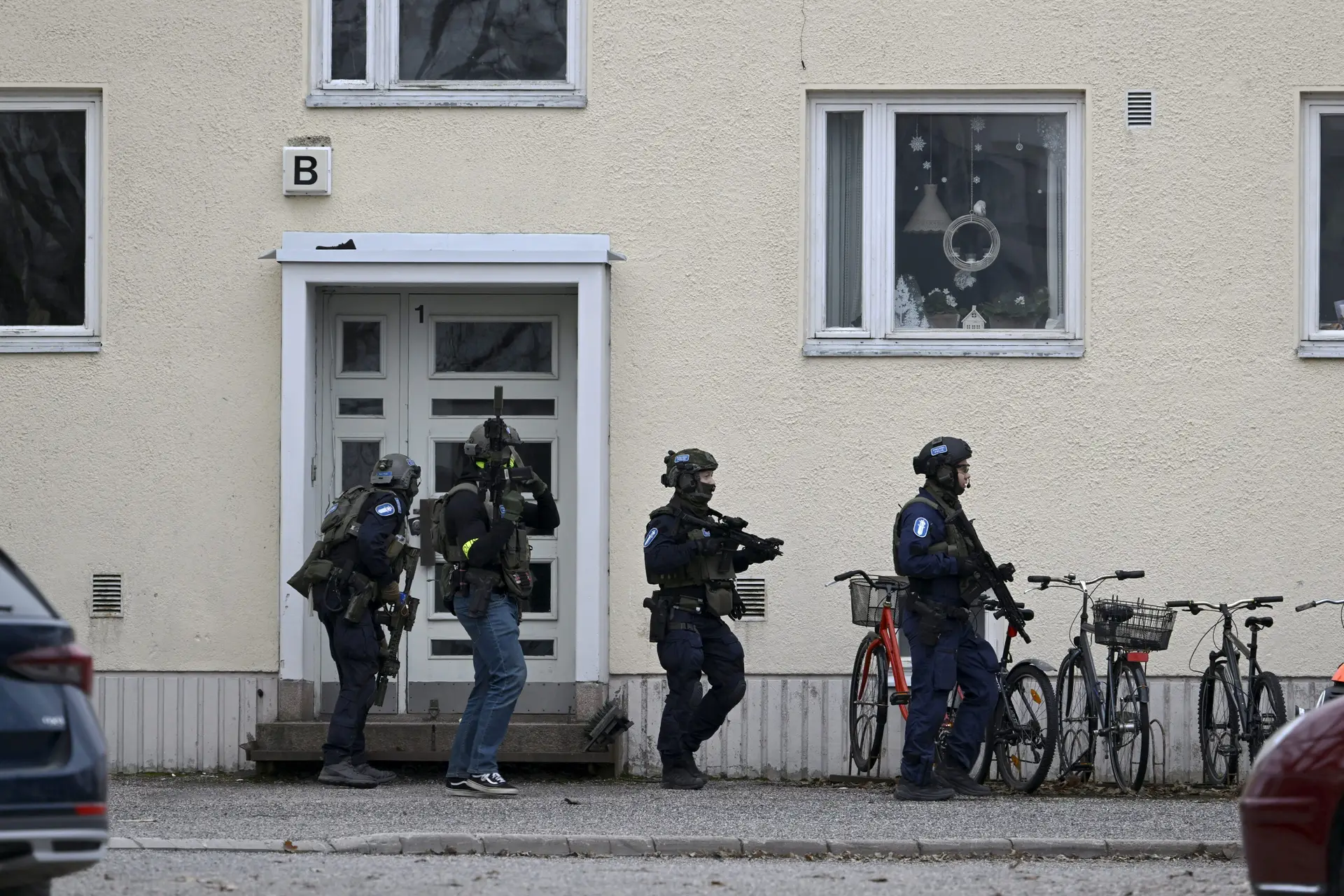Escola finlandesa sofre ataque com arma de fogo