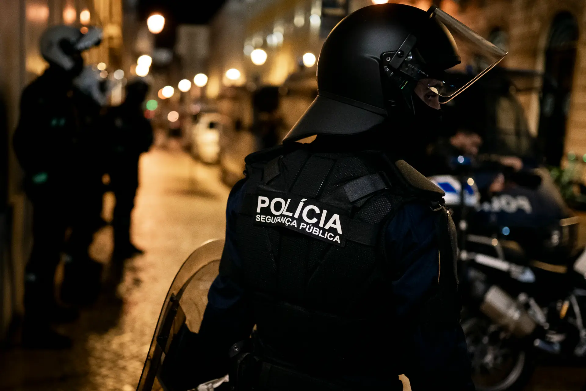Governo propõe aumento de 300 euros aos polícias a serem pagos até 2026, reunião termina sem acordo