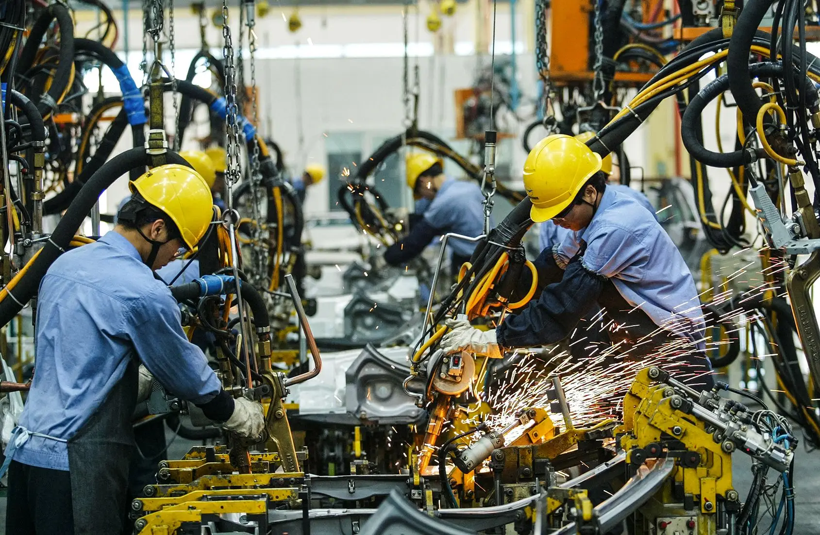 A semana no mundo: da queda de vendas da BYD ao preço recorde no ouro