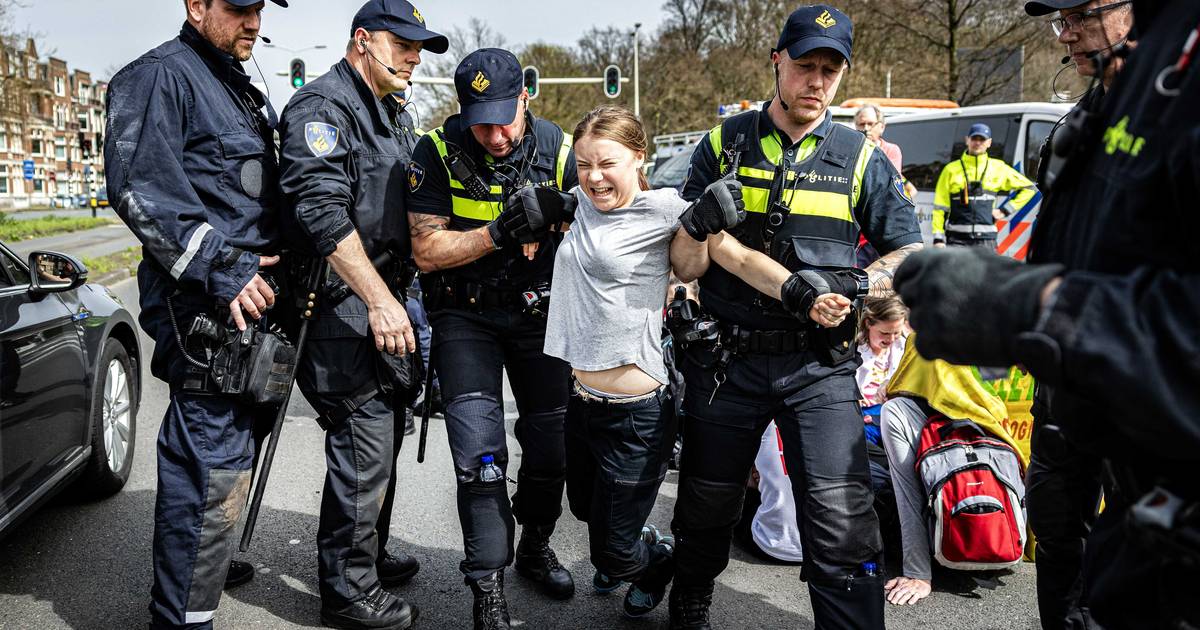 Greta Thunberg detida durante manifestação em Haia