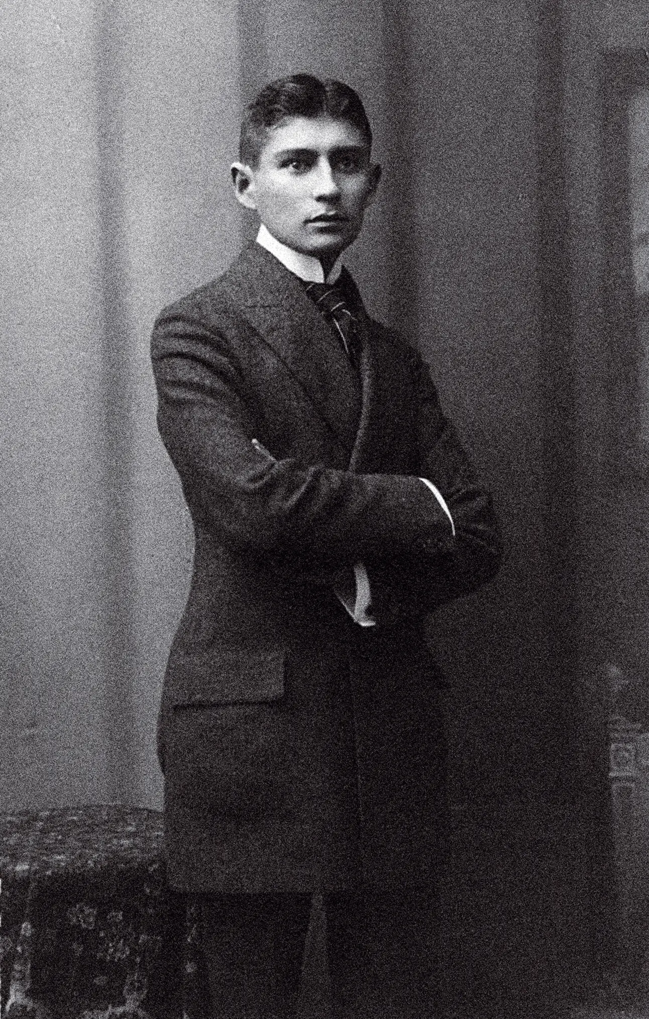 Livros: Franz Kafka, a ameaça e a angústia em “Contos, Parábolas, Fragmentos”