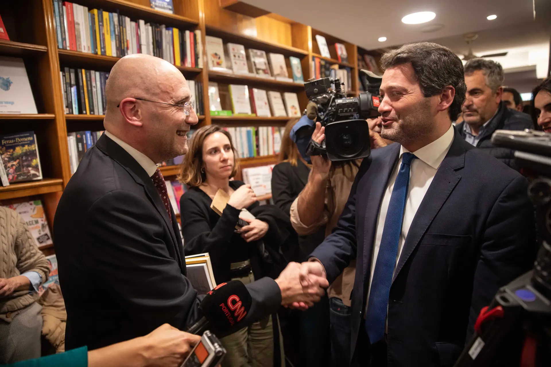 Passos viu “sinal claro” nas eleições e apela a entendimentos; Ventura assinala “convergência”