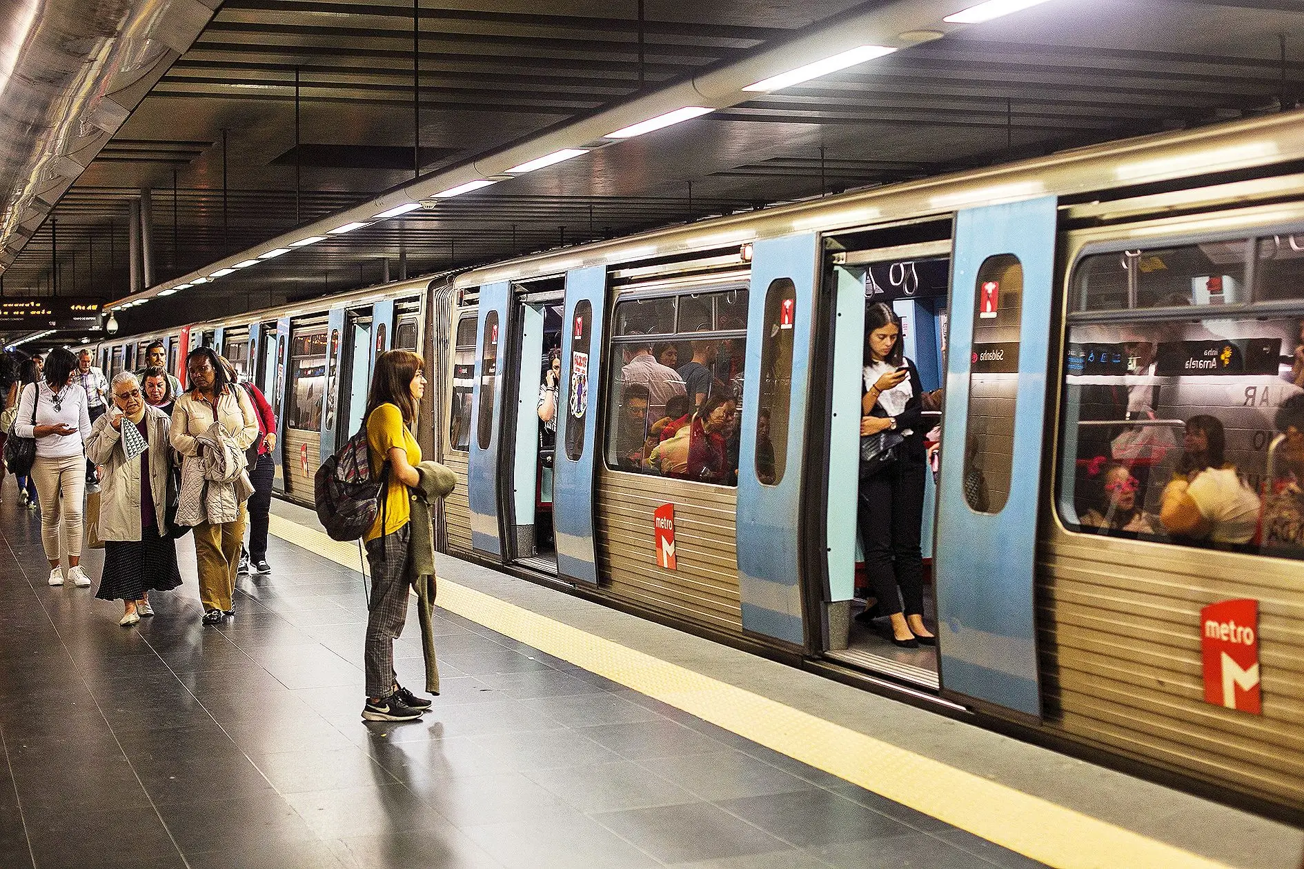 Lisboa: Metro desarranjo em Alvalade e obriga à retirada de 500 pessoas, circulação na risca Virente continua interrompida