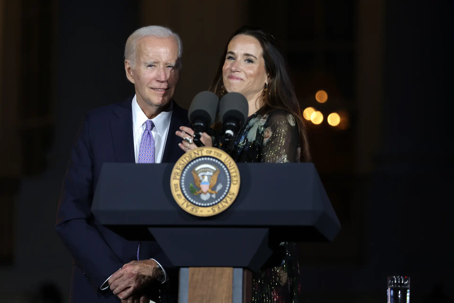 Mulher condenada a um mês de prisão por roubar diário de filha de Biden