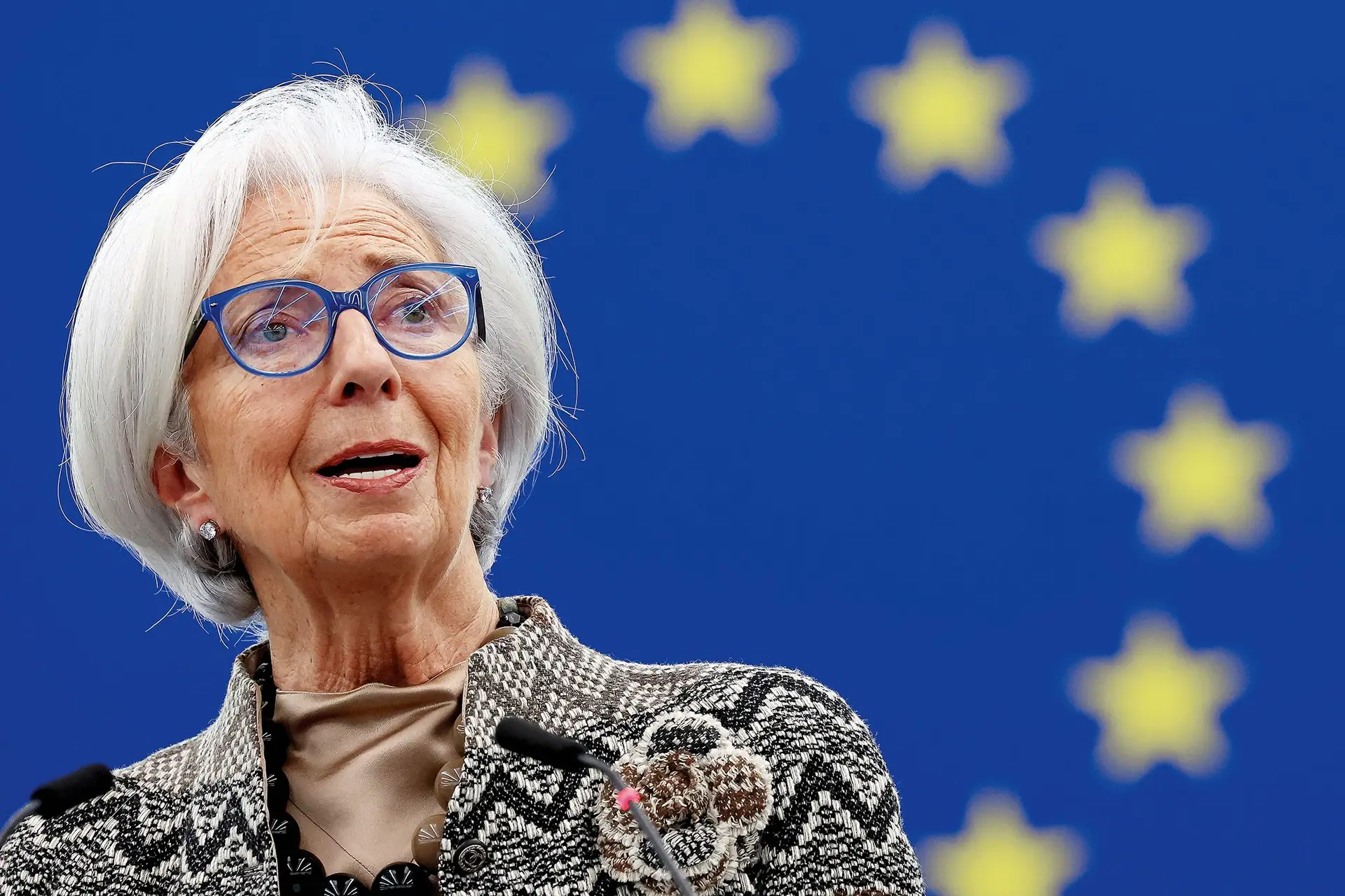 Christine Lagarde pode ser obrigada a travar nos cortes de juros até final do ano se nos Estados Unidos a primeira descida só vier em setembro