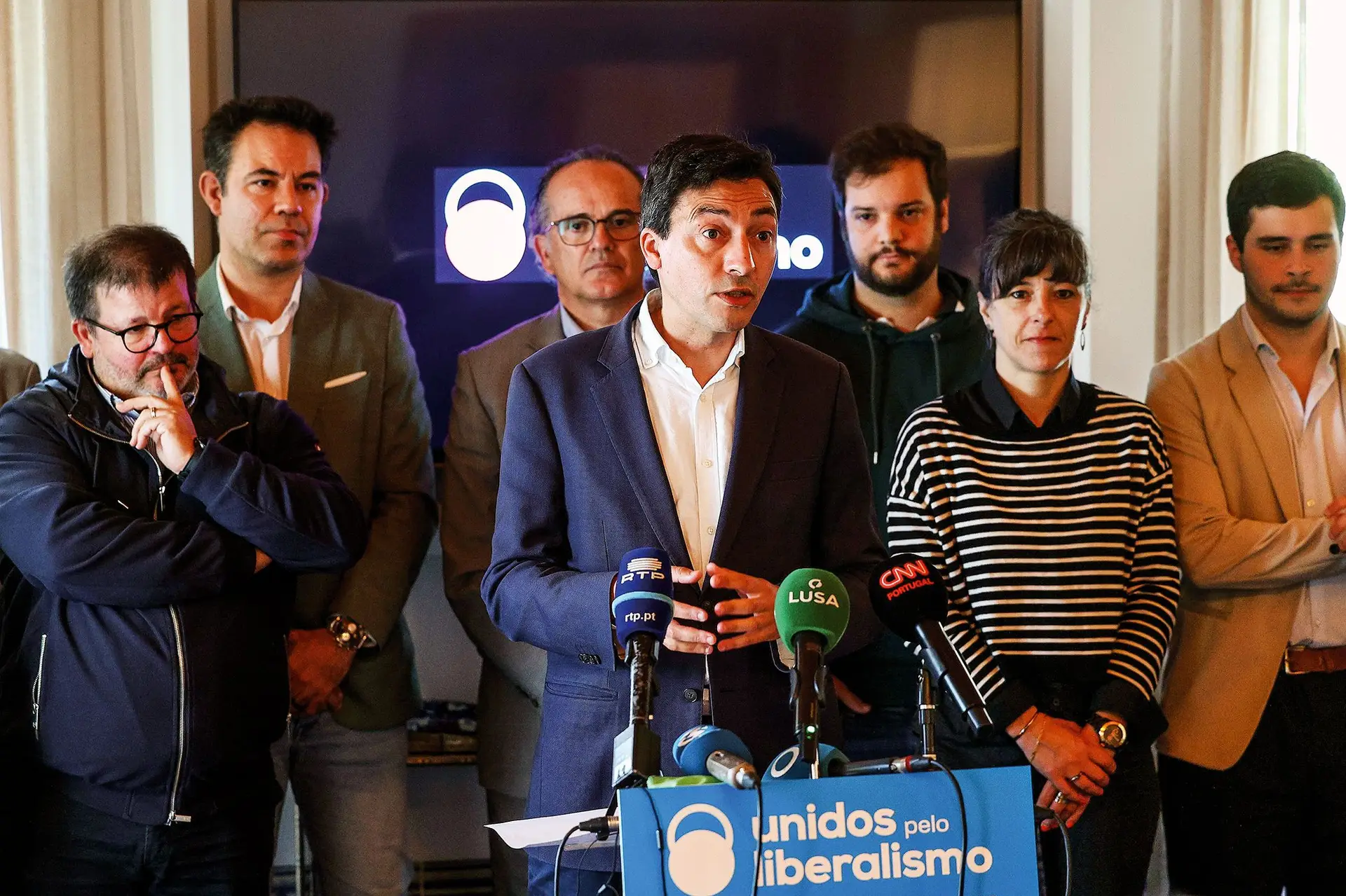 Rui Malheiro, o segundo a contar da esquerda, é o novo candidato da oposição à liderança da IL