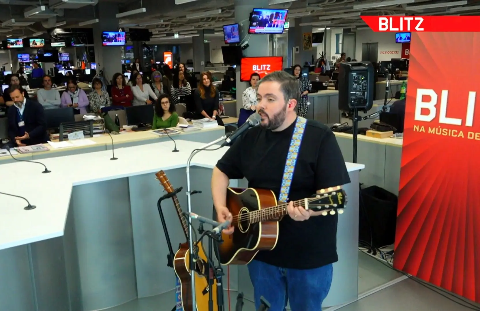 Ao vivo na BLITZ: João Só celebra 15 anos de carreira com atuação exclusiva de 8 canções. Veja-a em dia de concerto no Coliseu de Lisboa