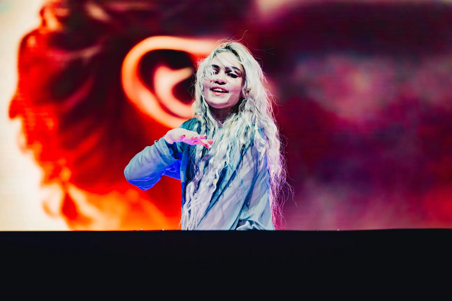 “A pior atuação da história do festival Coachella”: tudo correu mal a Grimes e a internet não perdoou