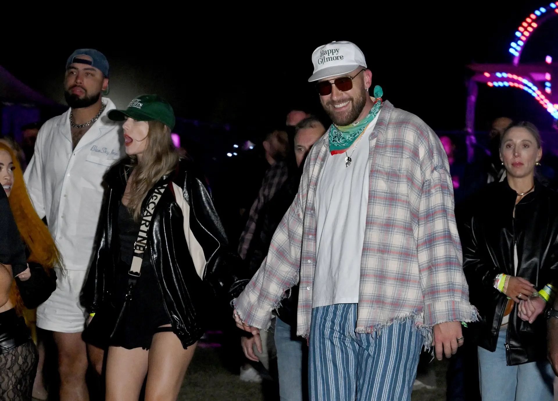 Taylor Swift e Travis Kelce no festival Coachella, a 13 de abril de 2024