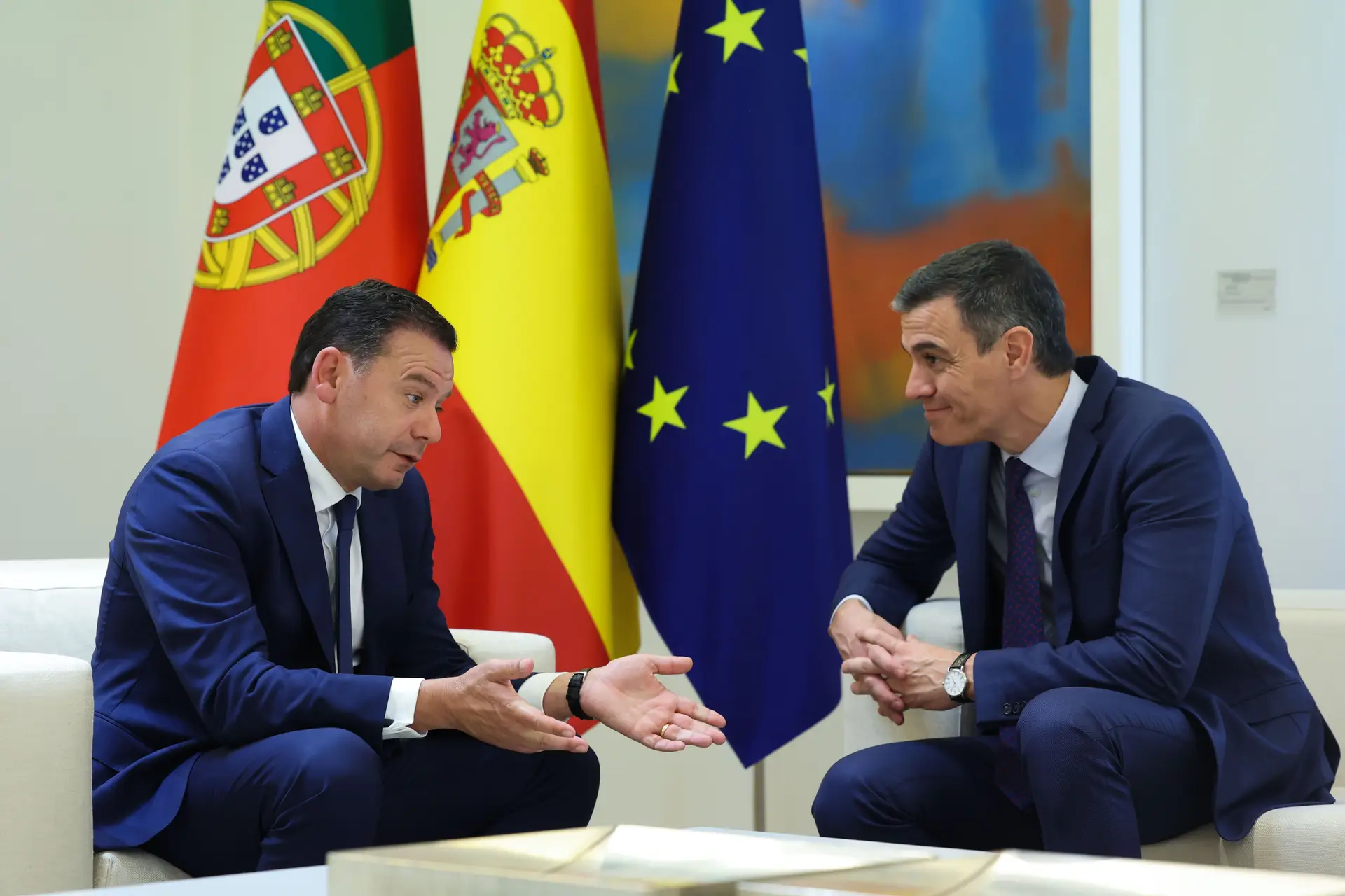 Investigação pedida por Montenegro e Sánchez ao apagão é obrigatória pela lei europeia