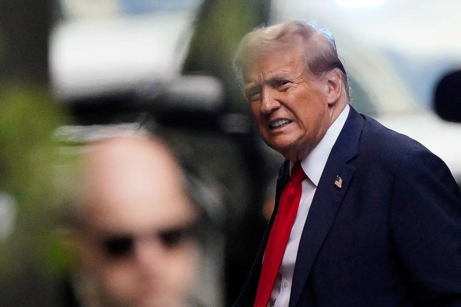 Donald Trump, na segunda-feira, 16 de abril, antes de chegar ao julgamento no tribunal de Manhattan, Nova Iorque, Estados Unidos
