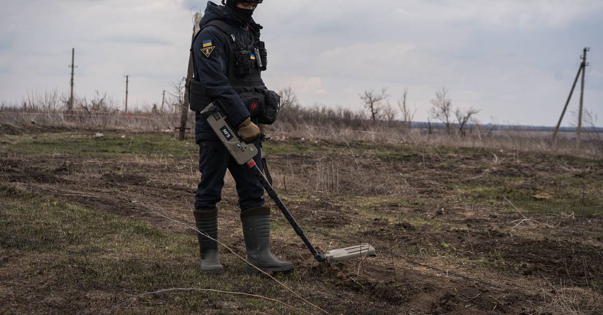 Ucrânia estima 300 civis mortos e mais de 650 feridos por minas russas