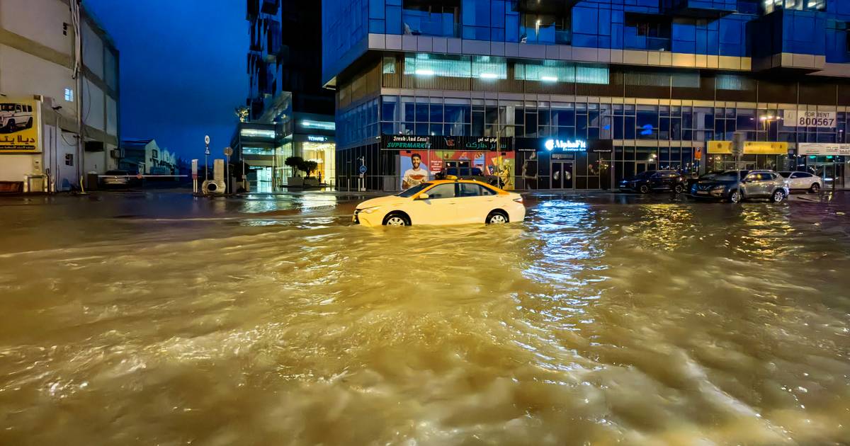 Inundações extremas no Dubai: em 24 horas, choveu o mesmo que choveria num ano inteiro