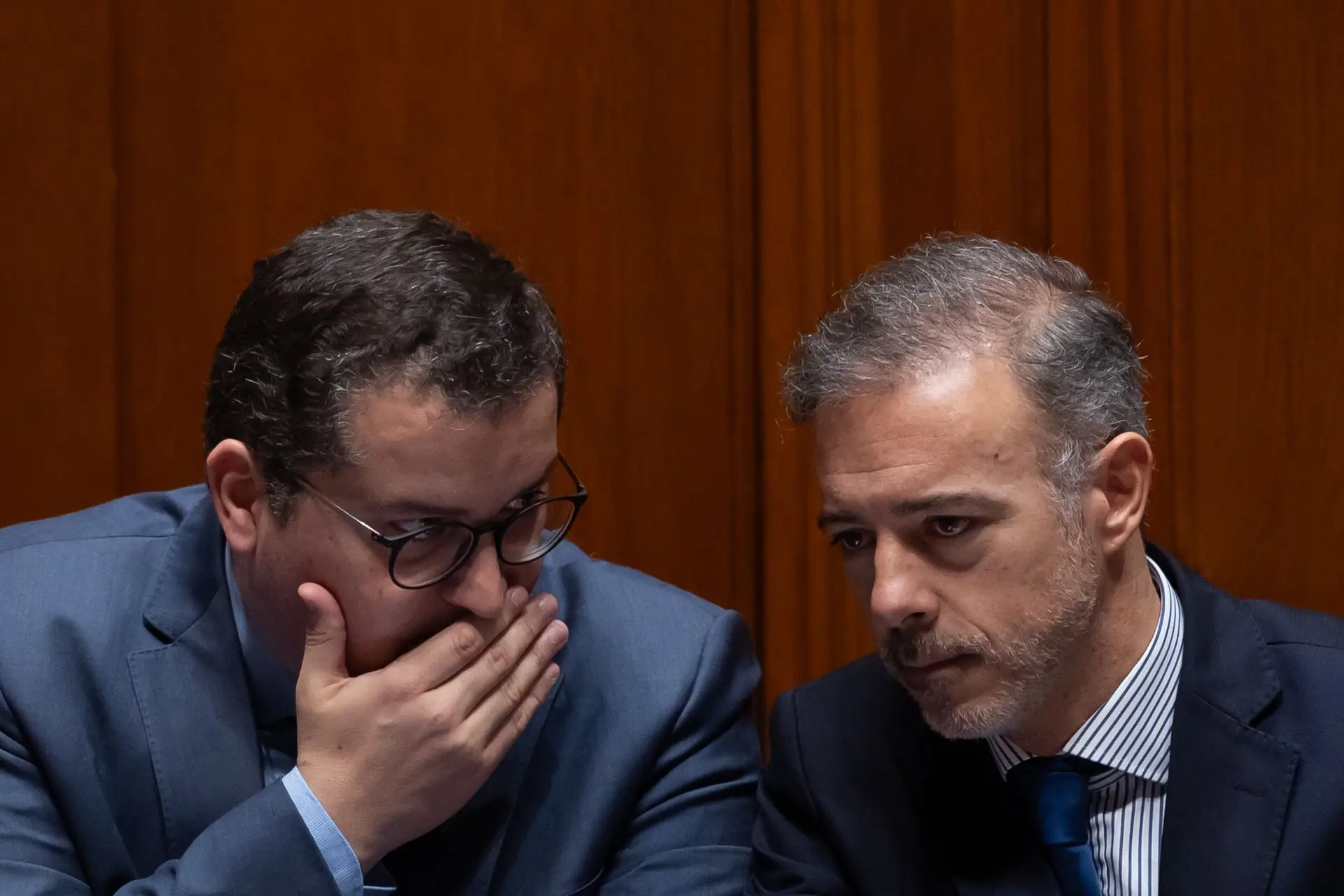 PSD isolado na defesa da redução fiscal, oposição insiste em "embuste", "manipulação" e "ilusionismo"
