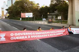 Três dias de julgamento para 11 ativistas climáticos que bloquearam viaduto Duarte Pacheco em Lisboa