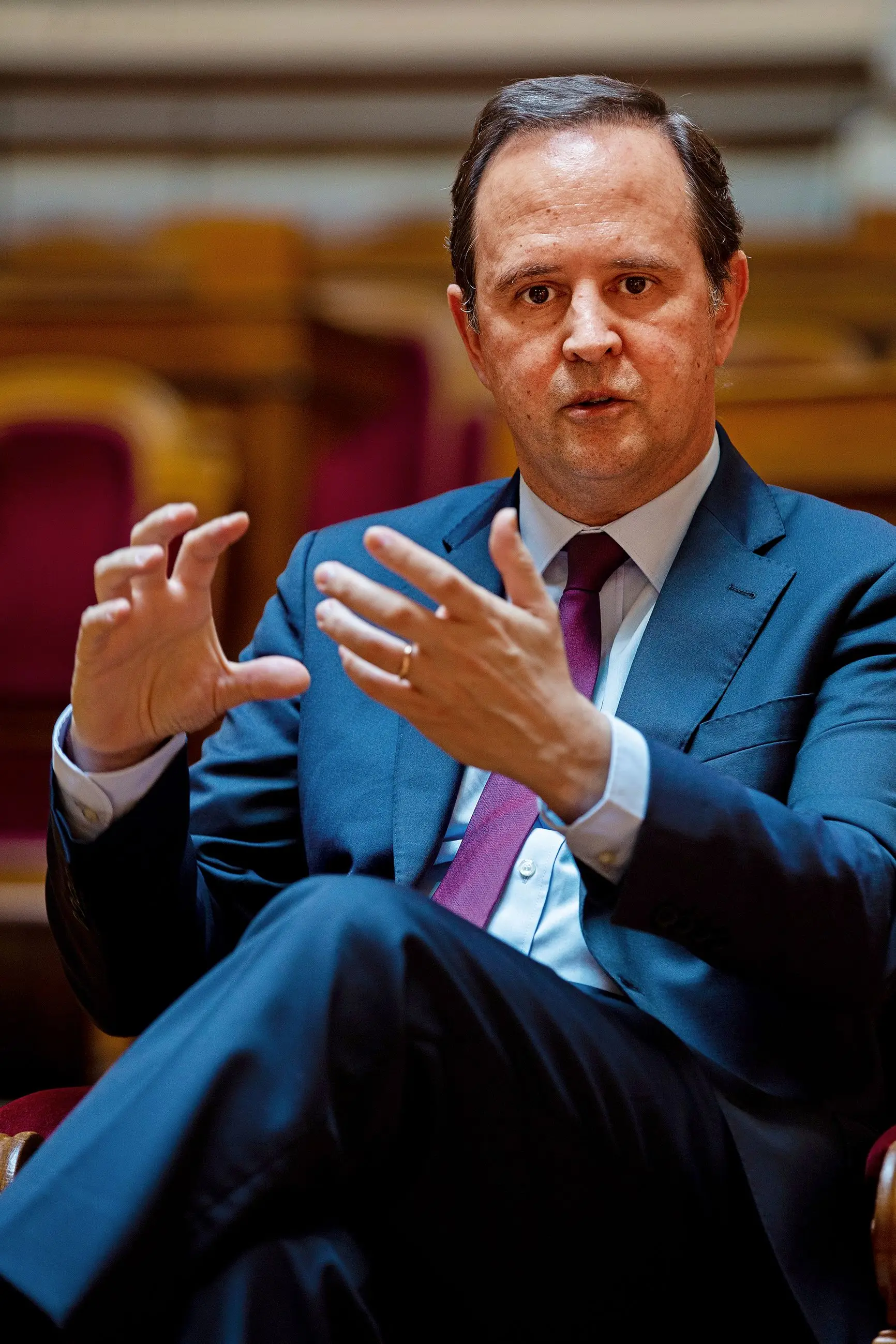 Medina foi entrevistado na sala do Senado da Assembleia da República, na véspera do debate de urgência para discutir a polémica do IRS