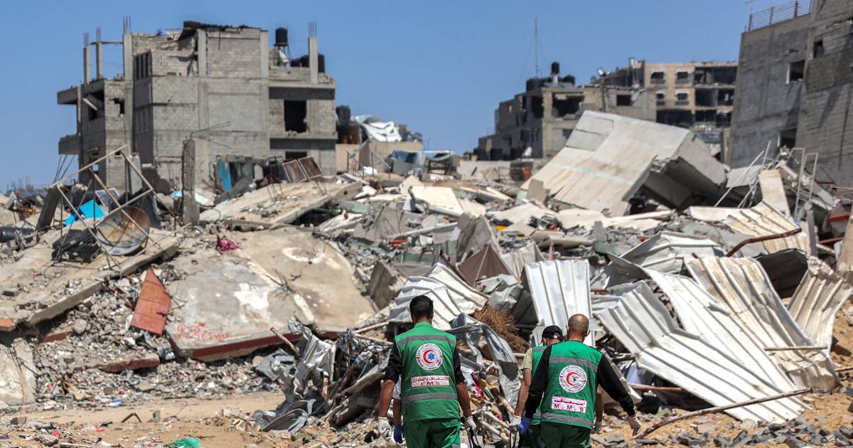 Mais uma vala comum descoberta em Gaza: pelo menos 30 mortos junto ao hospital Al Shifa, ainda só 12 foram identificados (guerra, dia 195)
