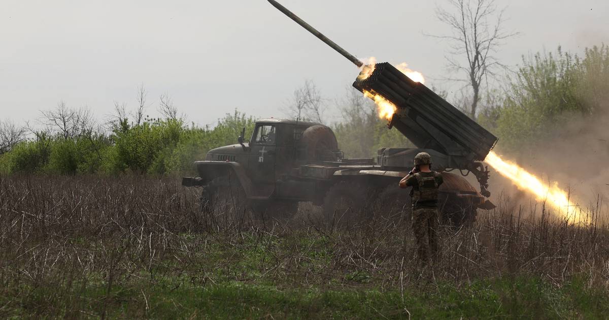 Ucrânia avisa para risco de “III Guerra Mundial”, NATO reitera urgência de mais defesas antiaéreas: o essencial do 786.º dia de conflito