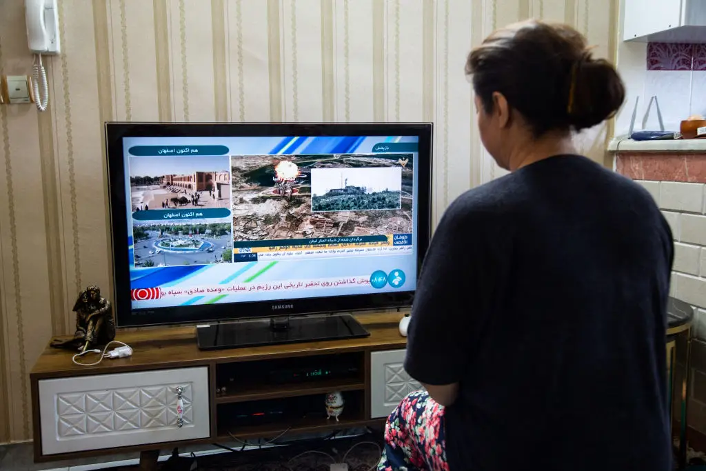 Televisão oficial iraniana confirmou "fortes explosões" na província de Isfahan, no centro do país. Fontes norte-americanas confirmam que Israel realizou um ataque no interior do Irão