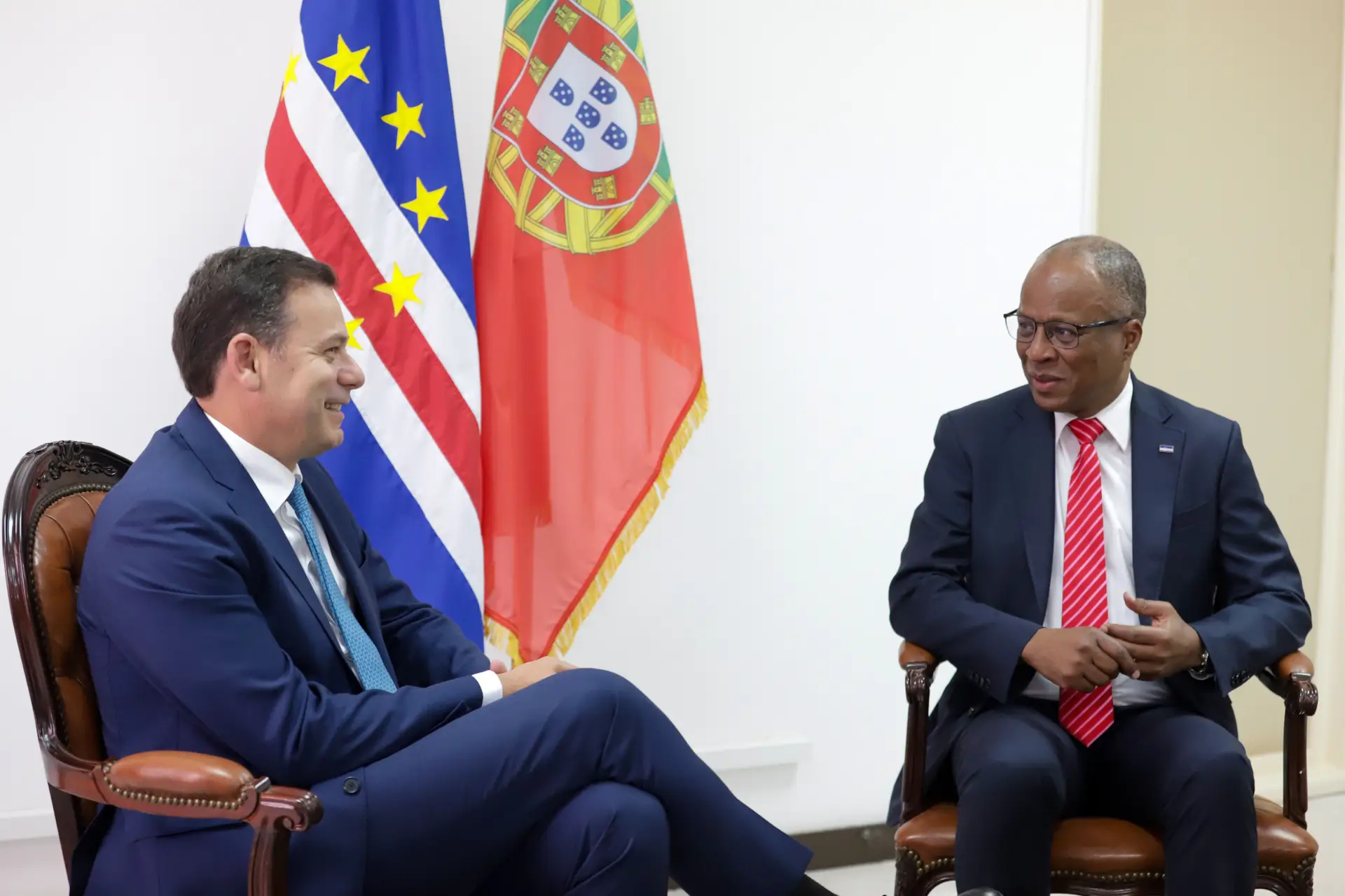 O primeiro-ministro, Luís Montenegro, com o homólogo de Cabo Verde, Ulisses Correia e Silva