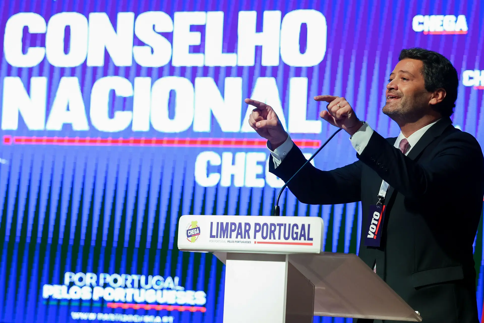 André Ventura afasta qualquer acordo com Miguel Albuquerque na Madeira