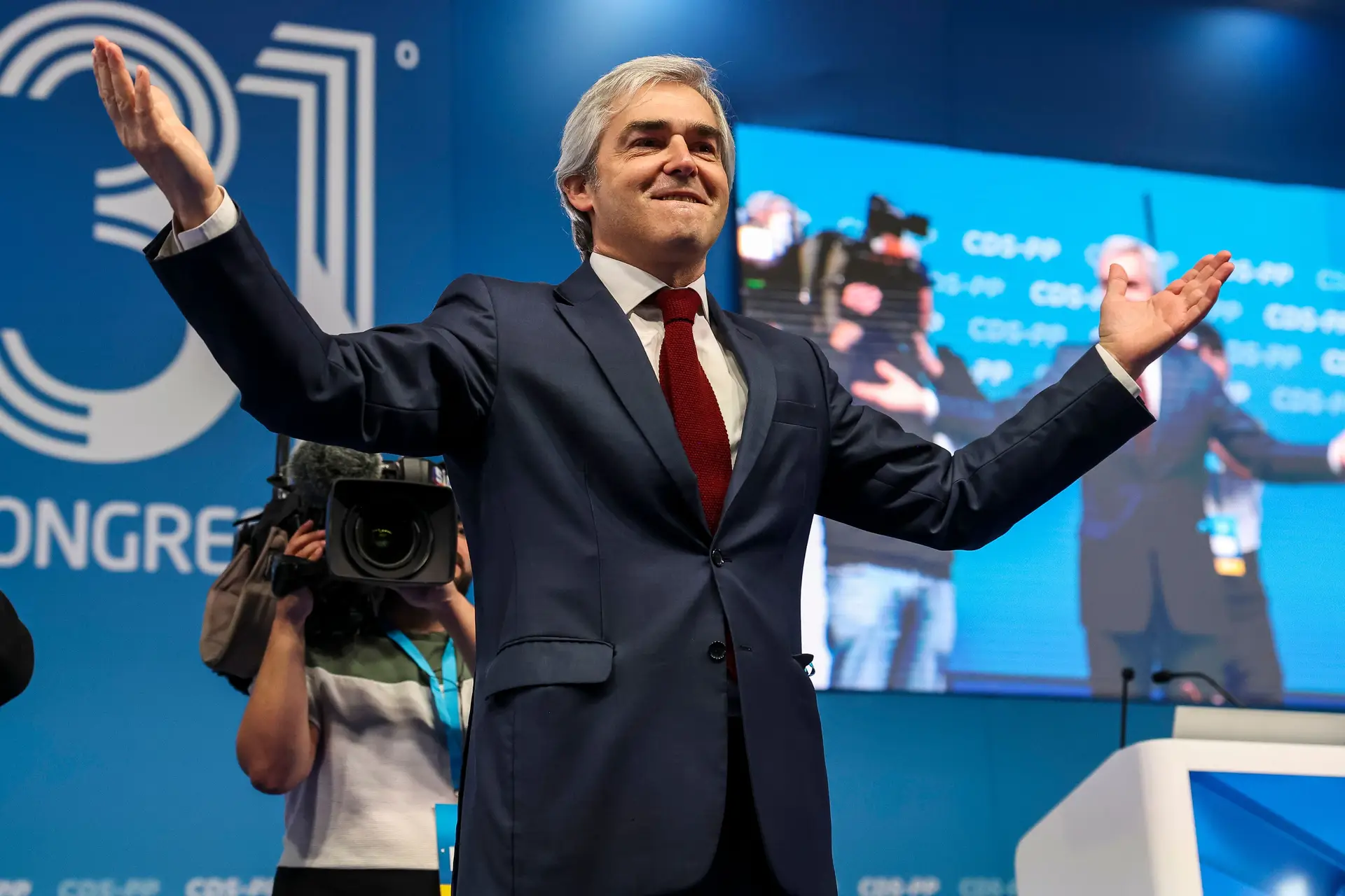 PSD, CDS e PS aprovam esta segunda-feira listas para as europeias. Pedro Nuno garante que não fez convites