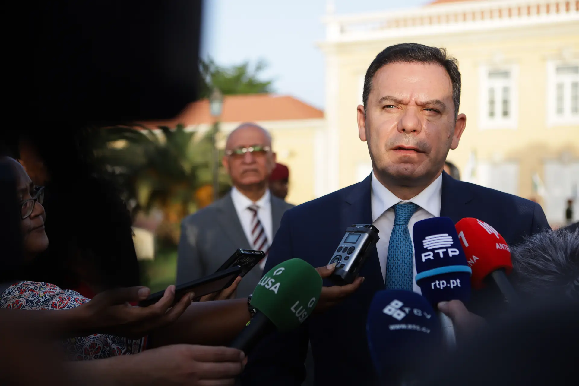Montenegro garante que vai cumprir acordo de rendimentos, mas admite "acrescentar novos objetivos"