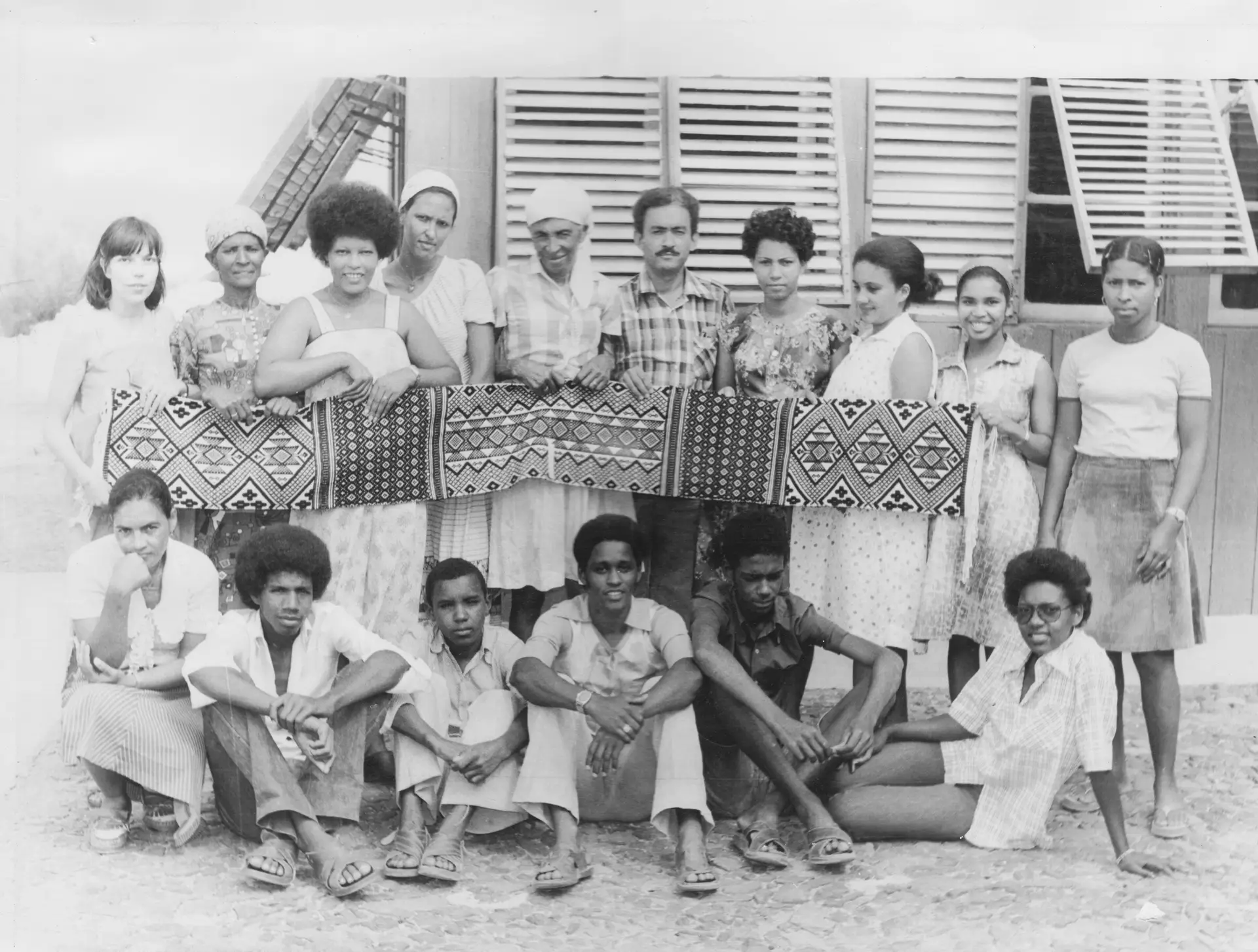 Grupo do CNAD. Luísa Queirós é a primeira de pé, à esquerda, Bela Duarte, a terceira, e Manuel Figueira, o sexto. 