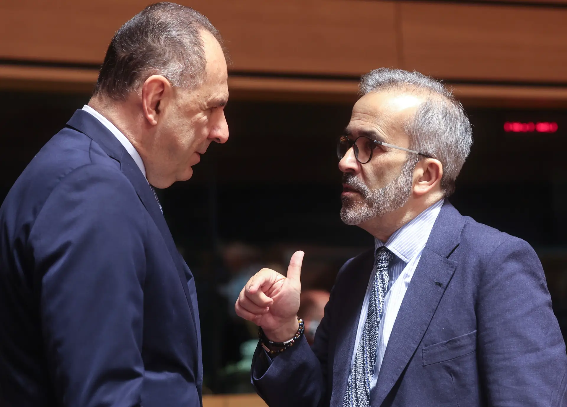 Paulo Rangel, ministro dos Negócios Estrangeiros, com o seu homólogo grego George Gerapetritis, no Luxemburgo