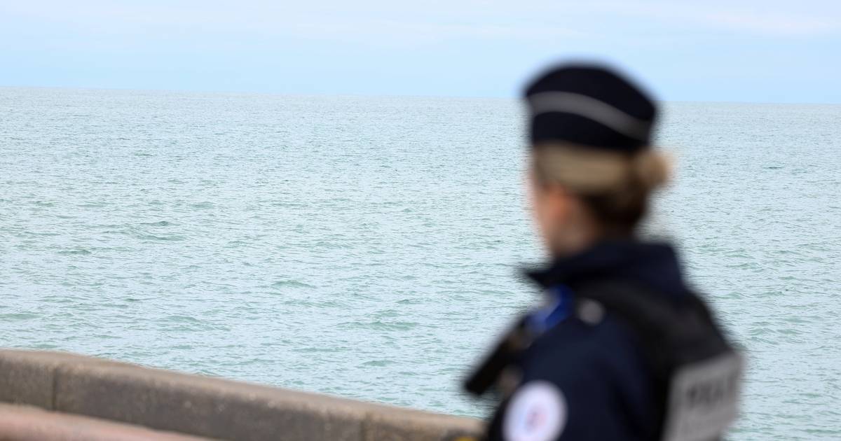 Três detidos em investigação à morte de cinco migrantes no Canal da Mancha