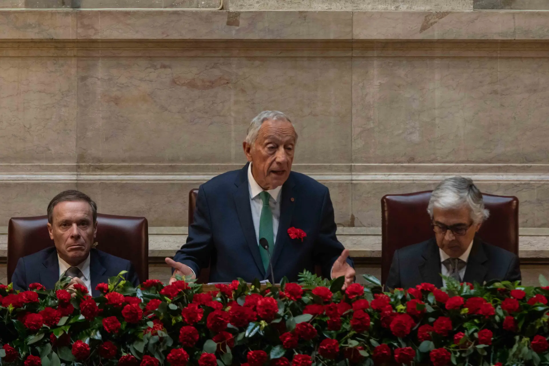Nos 50 anos do 25 de Abril Marcelo troca a política pela história