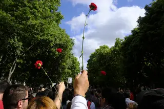 Num desfile sem princípio nem fim, Abril fez-se inteiro na Avenida: “Isto parece o 1.º de Maio de há 50 anos”
