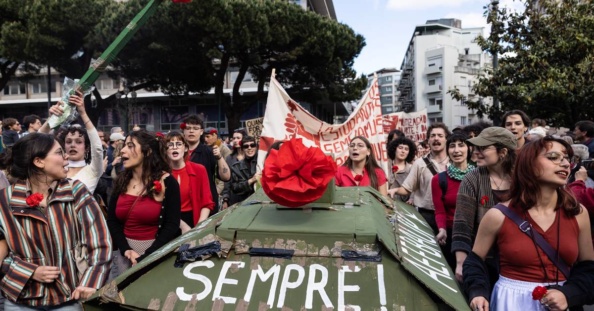 25 de Abril: a homenagem no Porto aos resistentes antifascistas