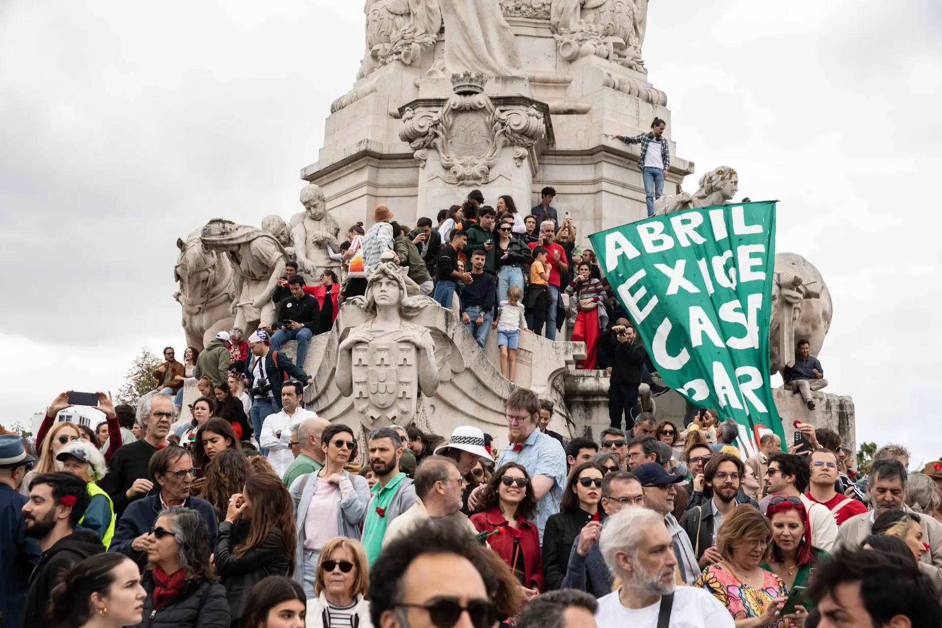 Há ou não festa no 25 de Abril? Desfiles mantêm-se, mas há câmaras a adiar eventos