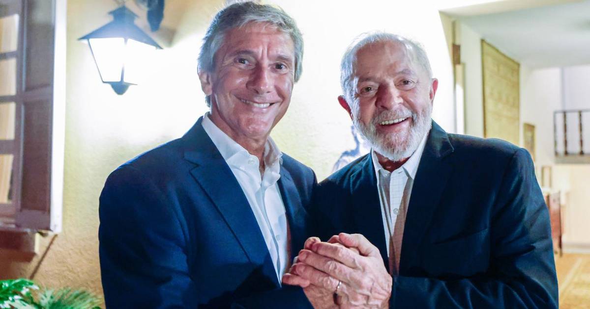 “Foi um momento único”: Lula celebrou o 25 de Abril em Brasília, comeu bacalhau, discursou e recebeu uma chamada de Marcelo
