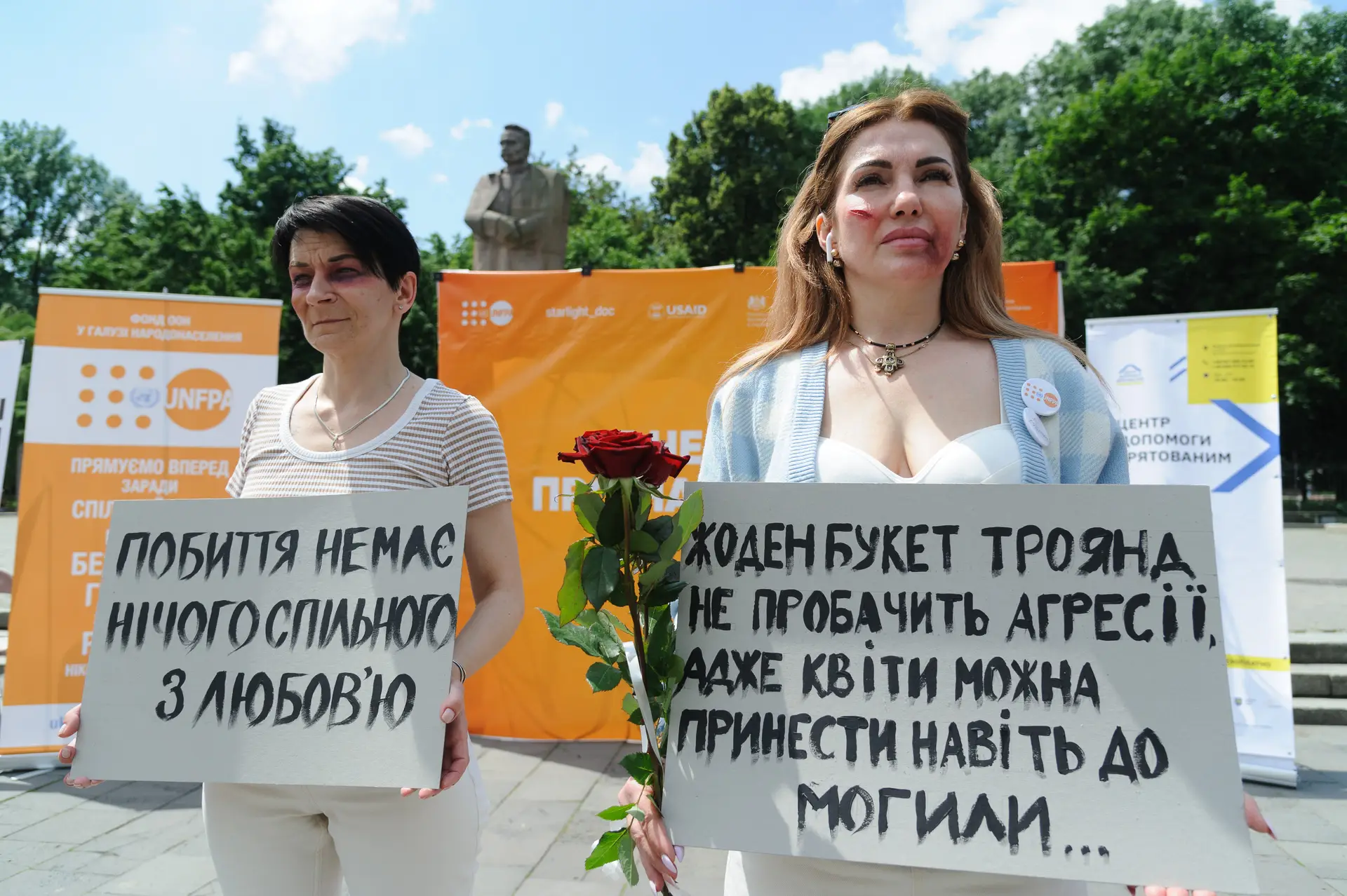 Protesto por vítimas de violência doméstica e sexual na Ucrânia, em Lviv