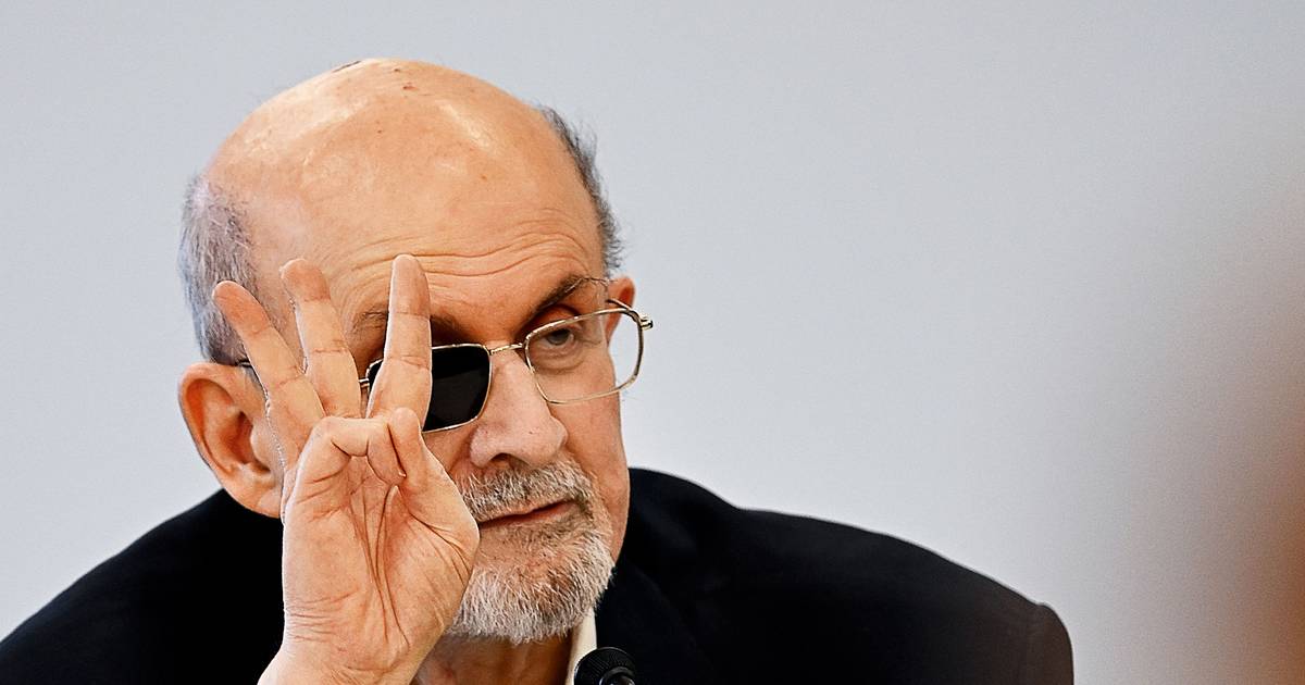 Pena de prisão pode chegar a 25 anos: agressor de Salman Rushdie considerado culpado de tentativa de homicídio