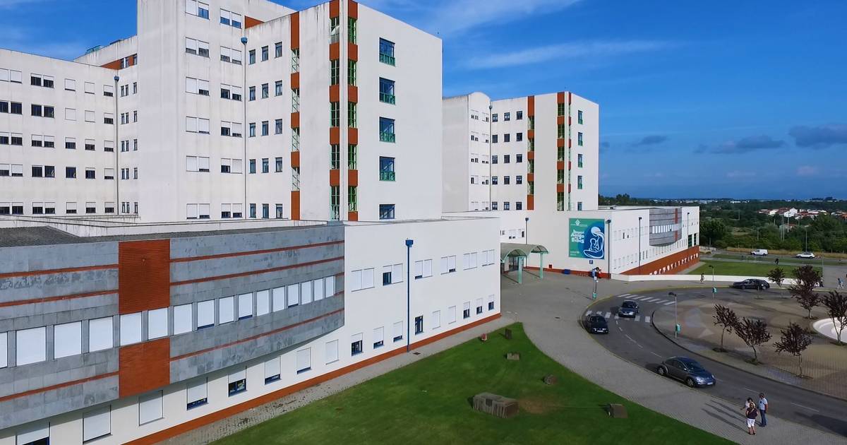 INEM socorre crianças à porta da urgência do Hospital de Viseu