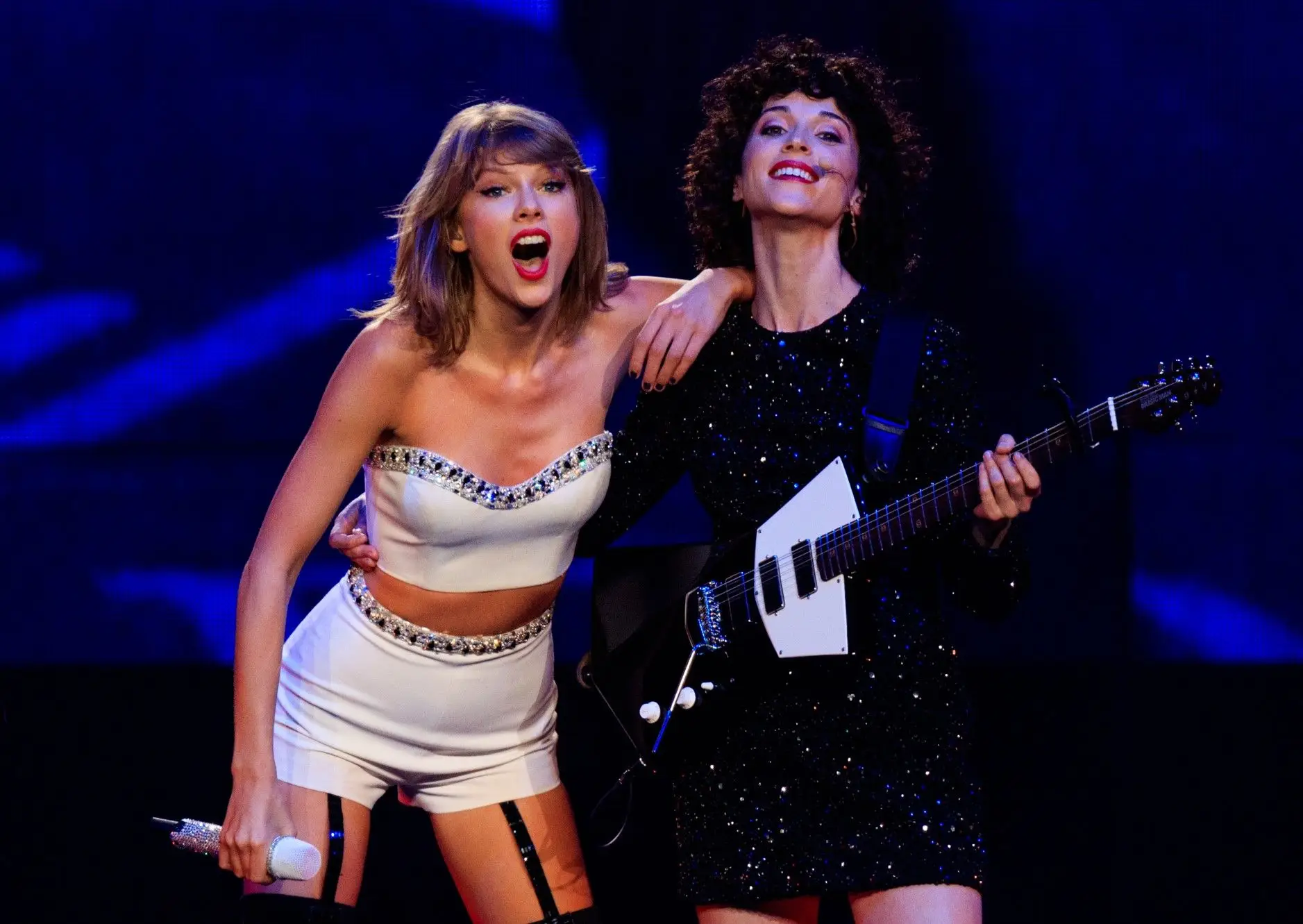 Taylor Swift e St. Vincent em 2015