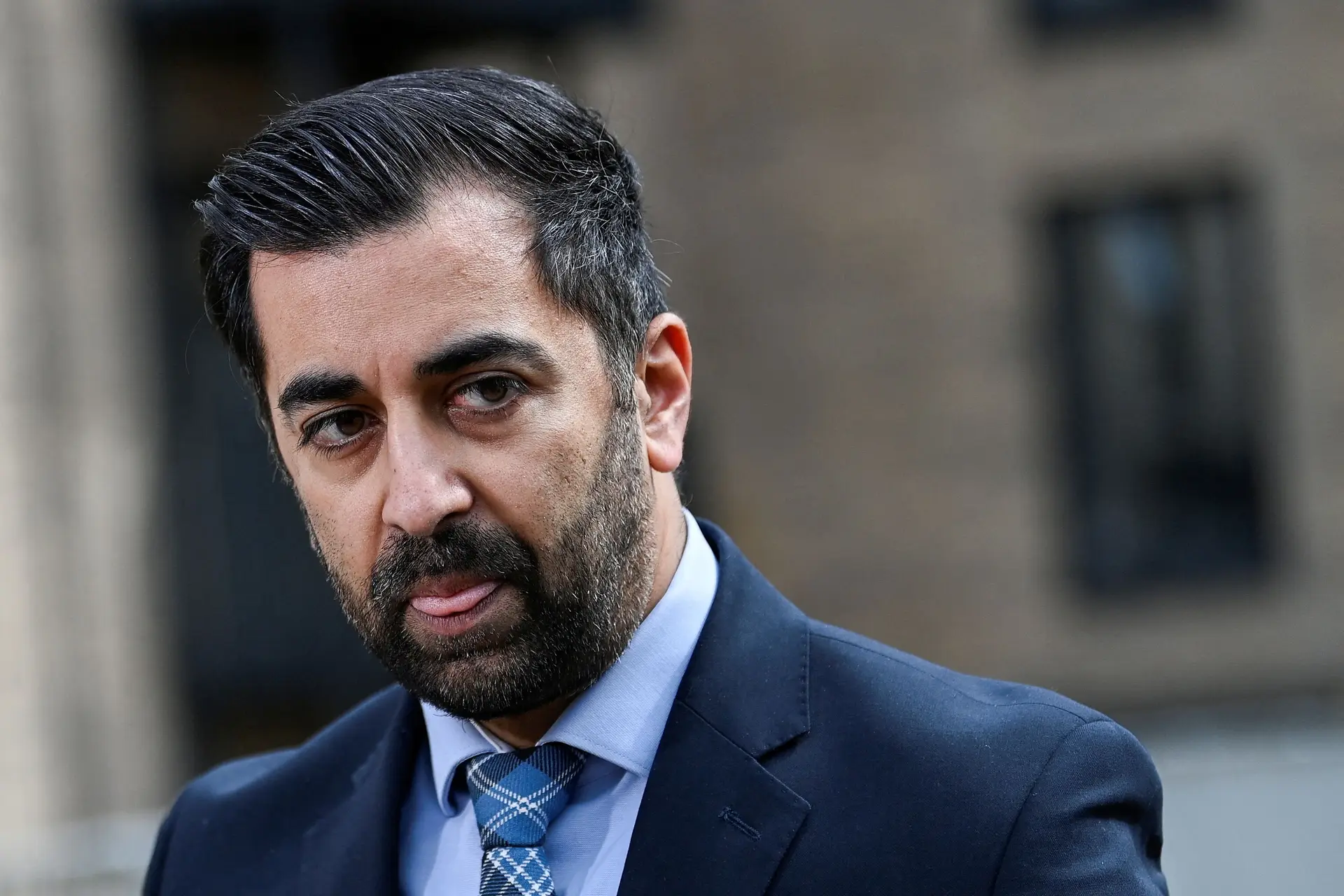 Humza Yousaf, primeiro-ministro escocês, anuncia demissão