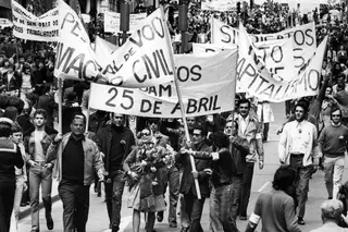 Milhares de pessoas saíram à rua a 1 de maio de 1974, o primeiro dia do trabalhador. Como foram vividos os seis dias após o 25 de Abril?