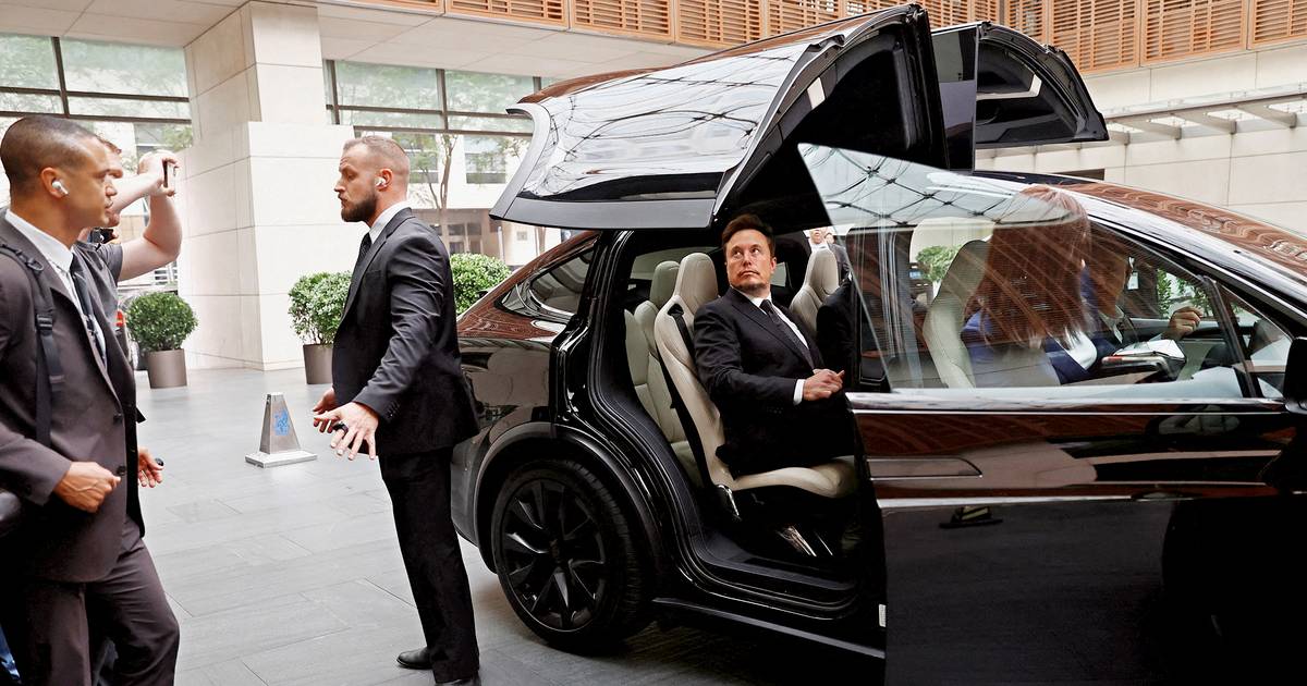Mobilidade elétrica leva Musk à China e alimenta expectativas sobre condução autónoma
