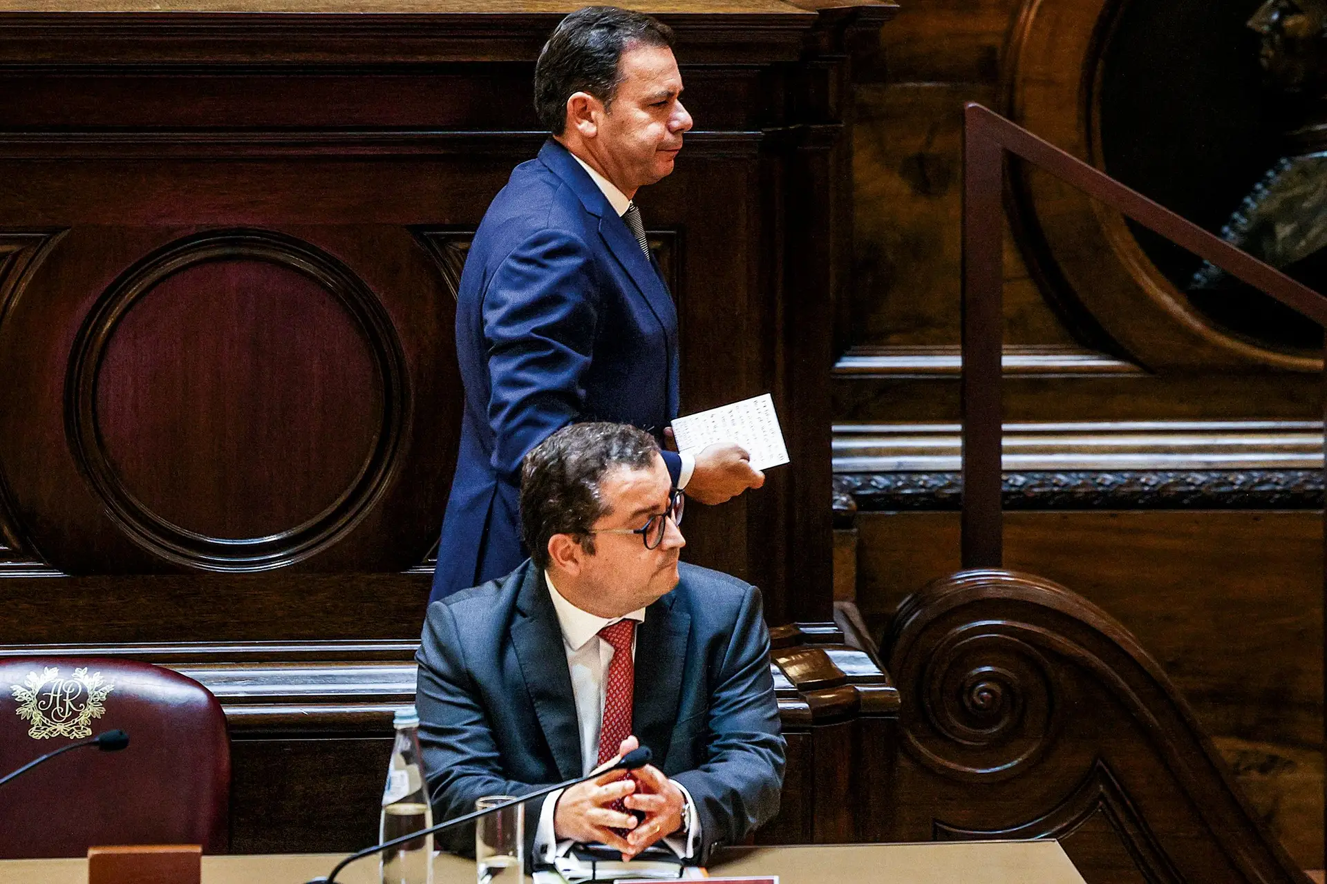 Luís Montenegro e Joaquim Miranda Sarmento, na Assembleia da República